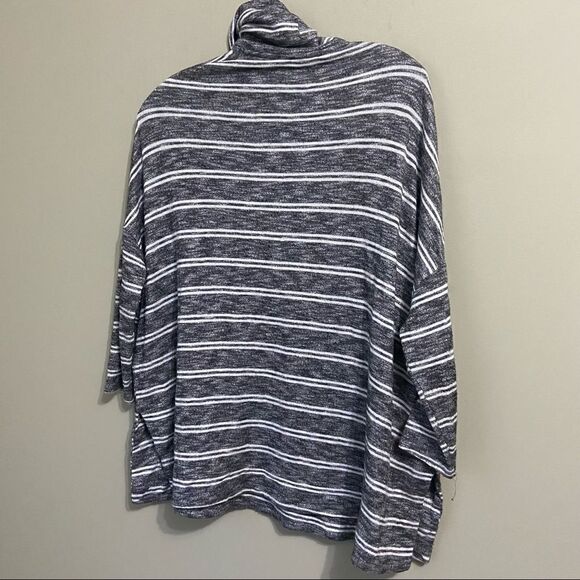 𝅺anthro Sz Xs Grey white striped sweater - Picture 3 of 6